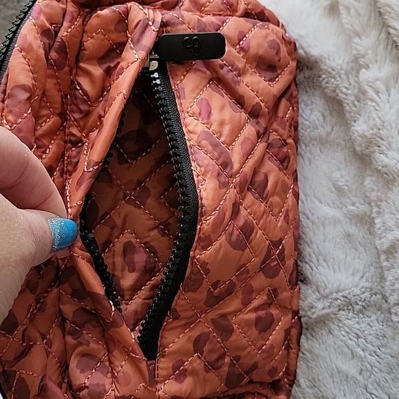 Beautiful Camp Gladiator Orange Leopard Print Crossbody/Belt Bag 🐆 - Picture 5 of 13